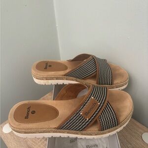 Bench Women's Black and Brown Cross-Strap Sandals